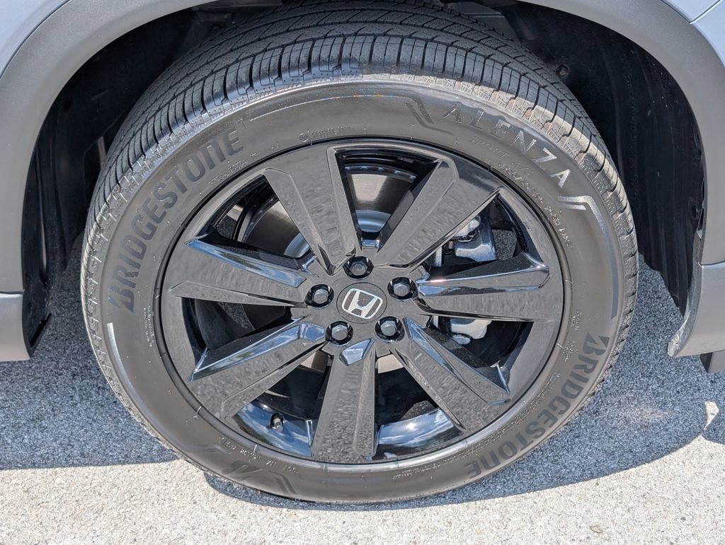 Used 2025 Honda Pilot Black Edition image 31