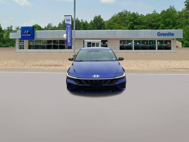Certified 2025 Hyundai Elantra Sport FWD image 3