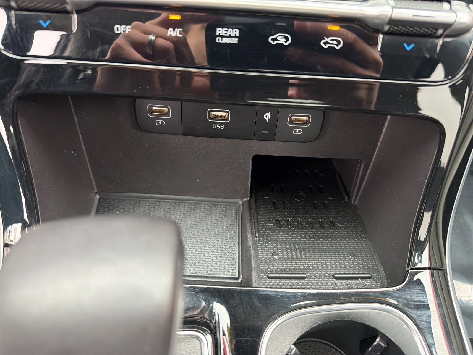 Used 2024 Kia Carnival SX Prestige image 27