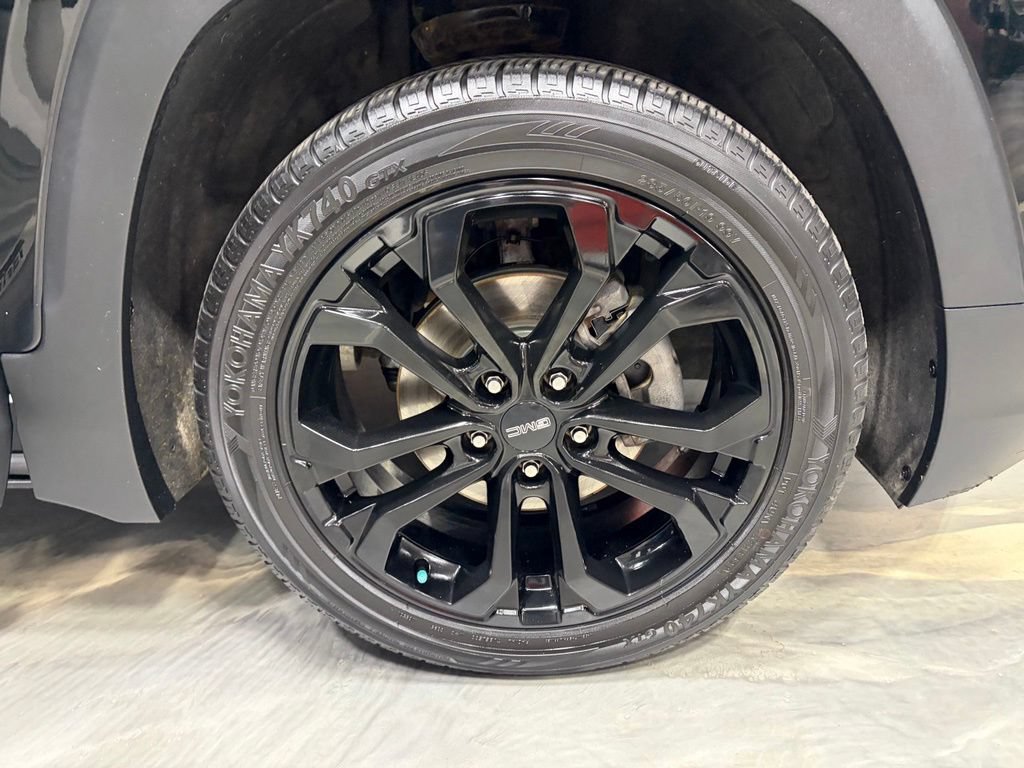 Used 2020 GMC Terrain SLE w/ Driver Convenience Package FWD image 24