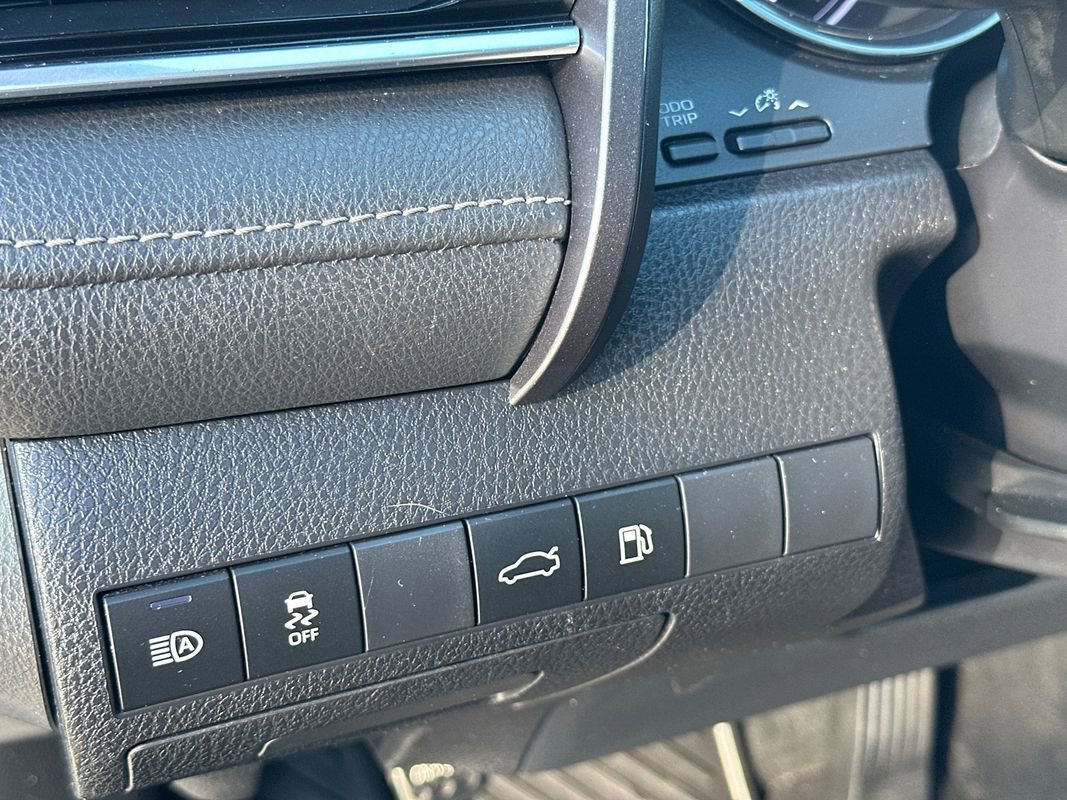 Used 2018 Toyota Camry SE image 17