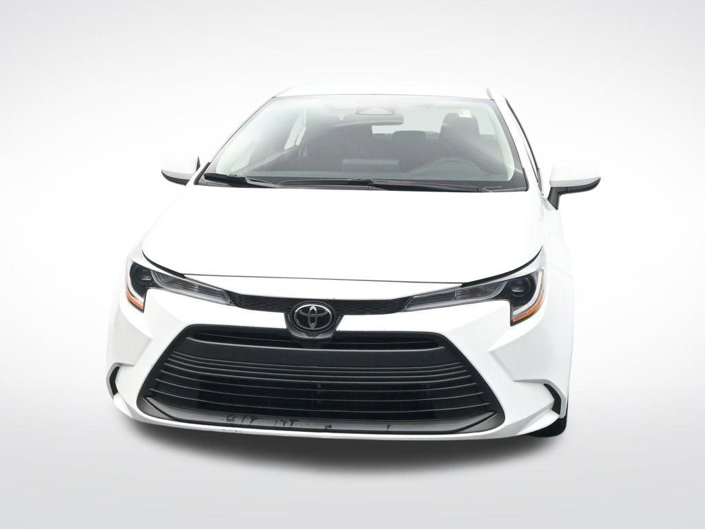 Used 2024 Toyota Corolla LE image 2