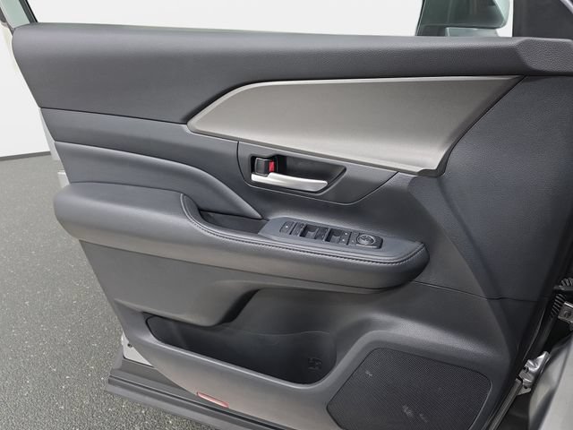 Certified 2025 Toyota Grand Highlander AWD image 24
