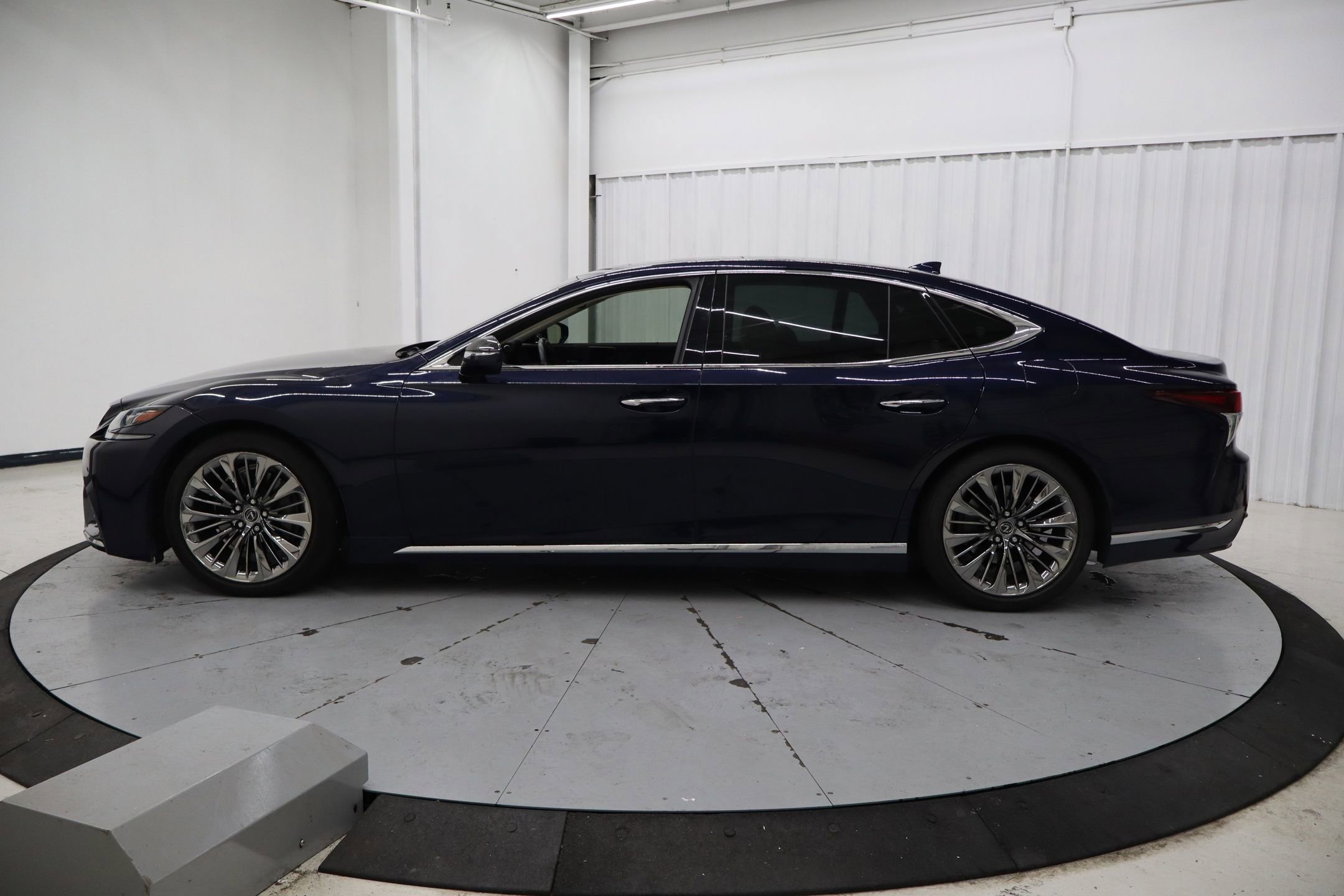 Used 2020 Lexus LS 500 w/ Interior Upgrade Package image 9