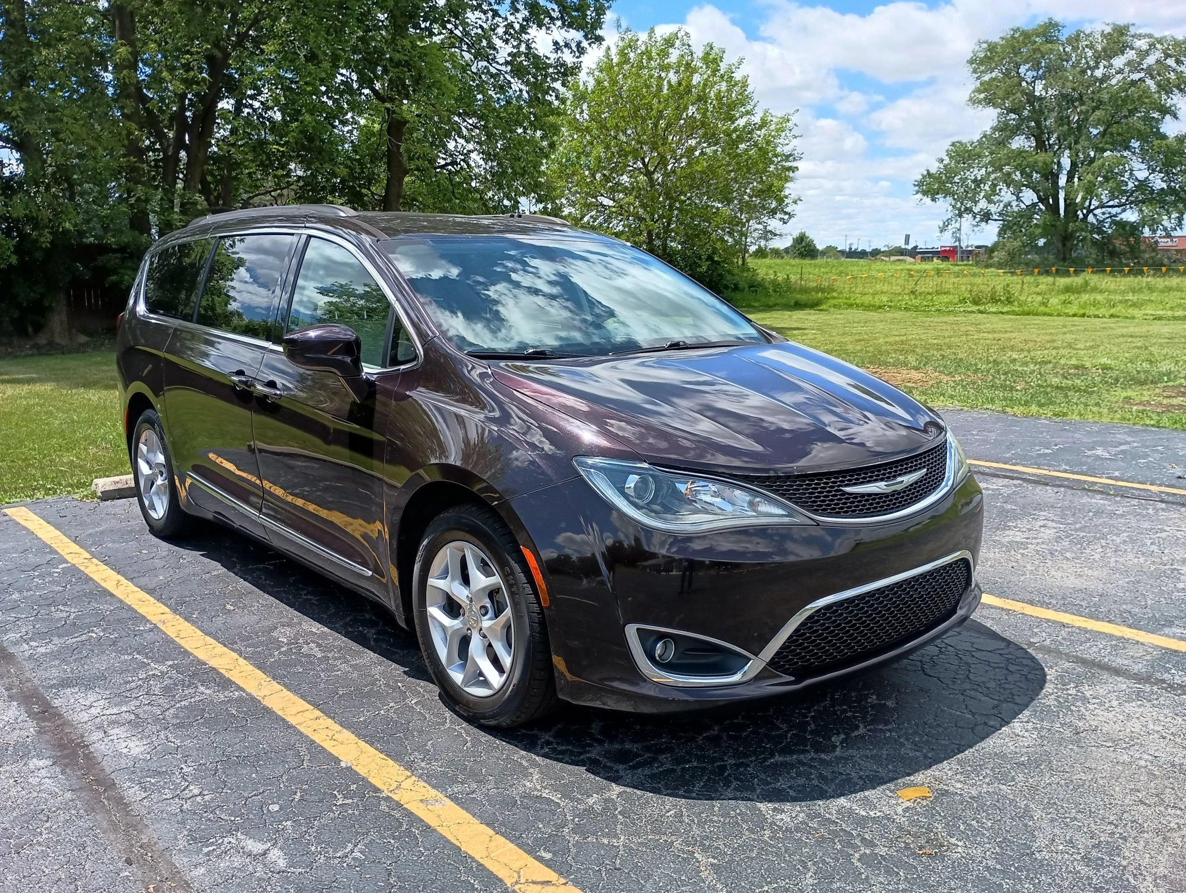 Used 2017 Chrysler Pacifica Touring-L w/ Tire & Wheel Group