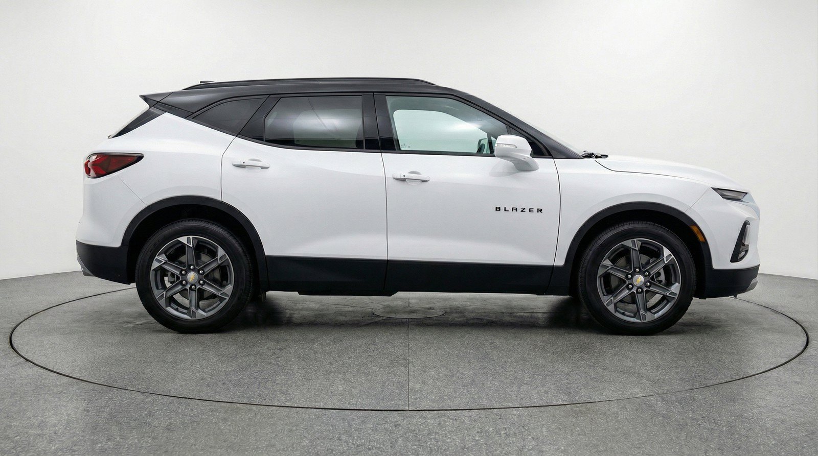 Used 2025 Chevrolet Blazer LT FWD image 11