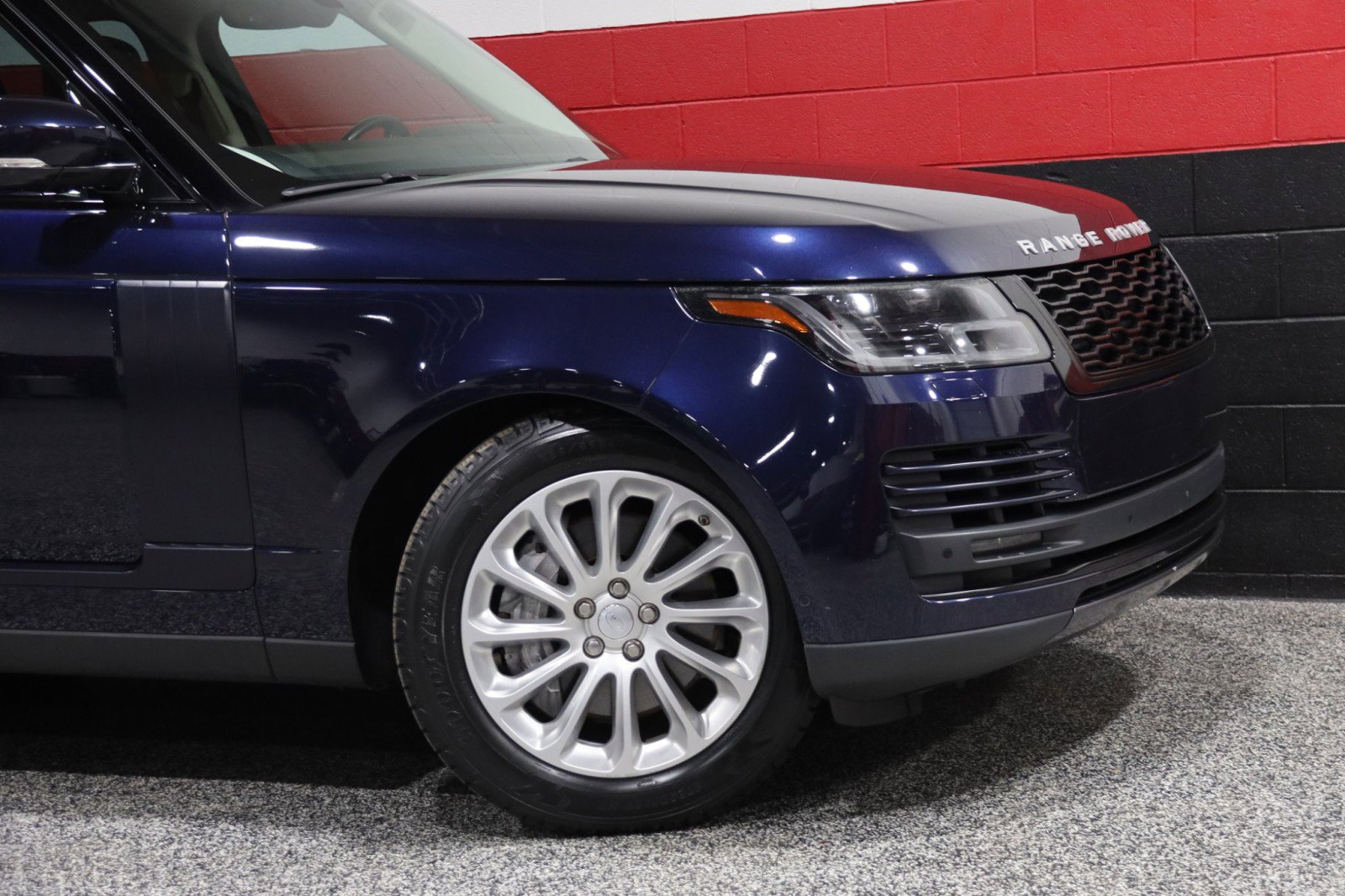 Used 2019 Land Rover Range Rover HSE image 2
