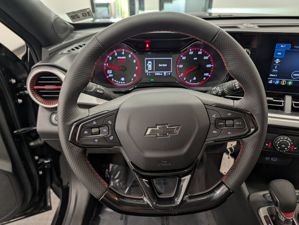 Used 2025 Chevrolet Trax RS w/ Driver Confidence Package FWD image 23