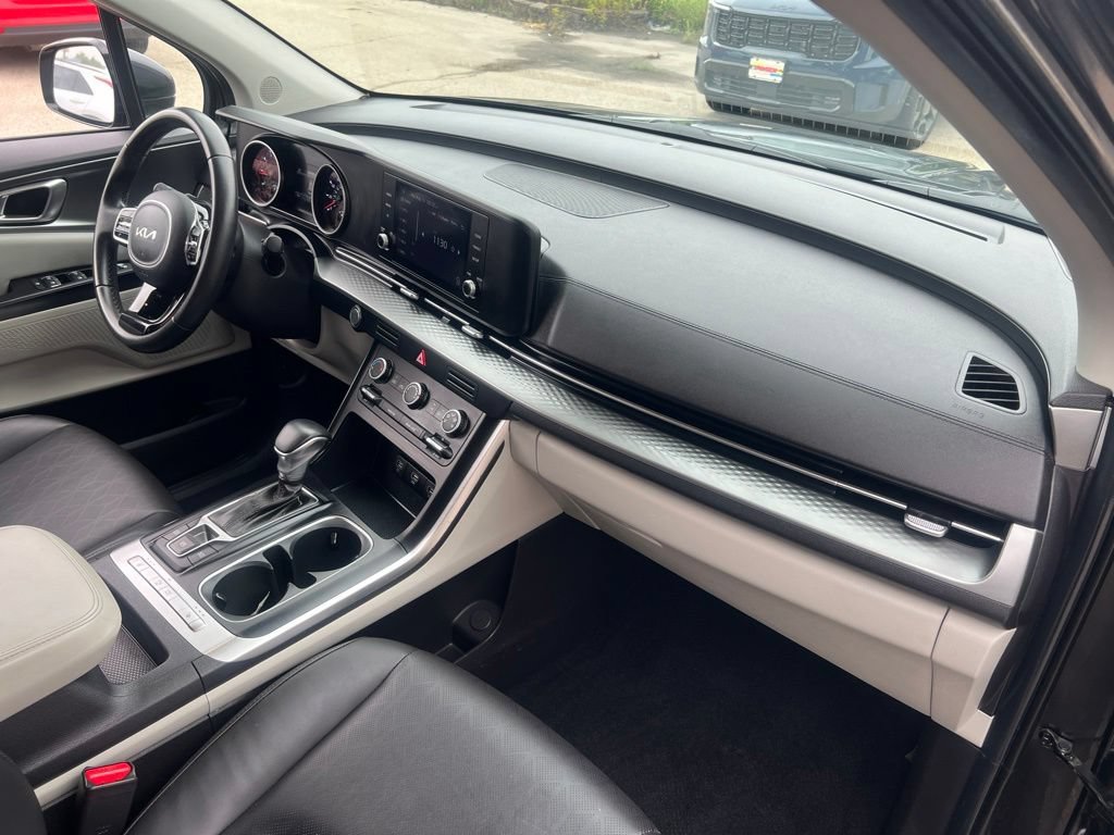 Certified 2022 Kia Carnival LX FWD image 19