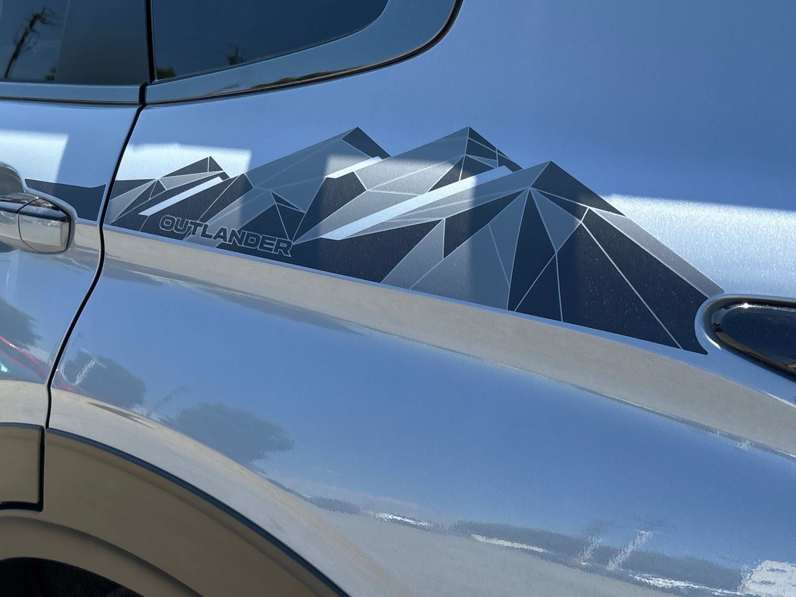 New 2025 Mitsubishi Outlander SE image 6