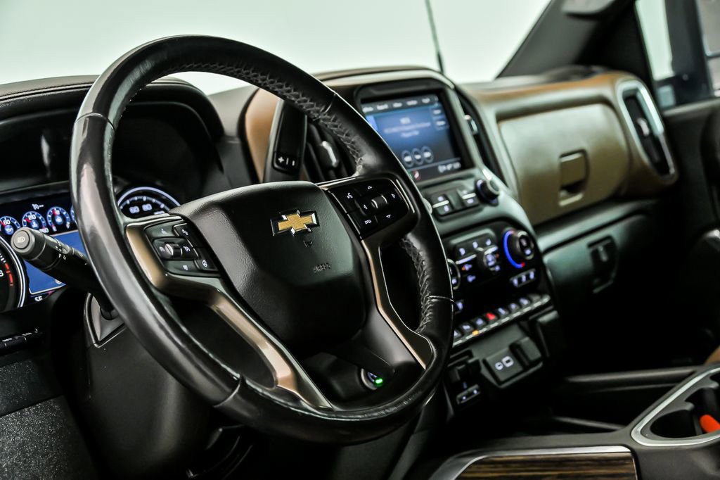 Used 2022 Chevrolet Silverado 2500 High Country w/ Technology Package AWD/4WD image 18