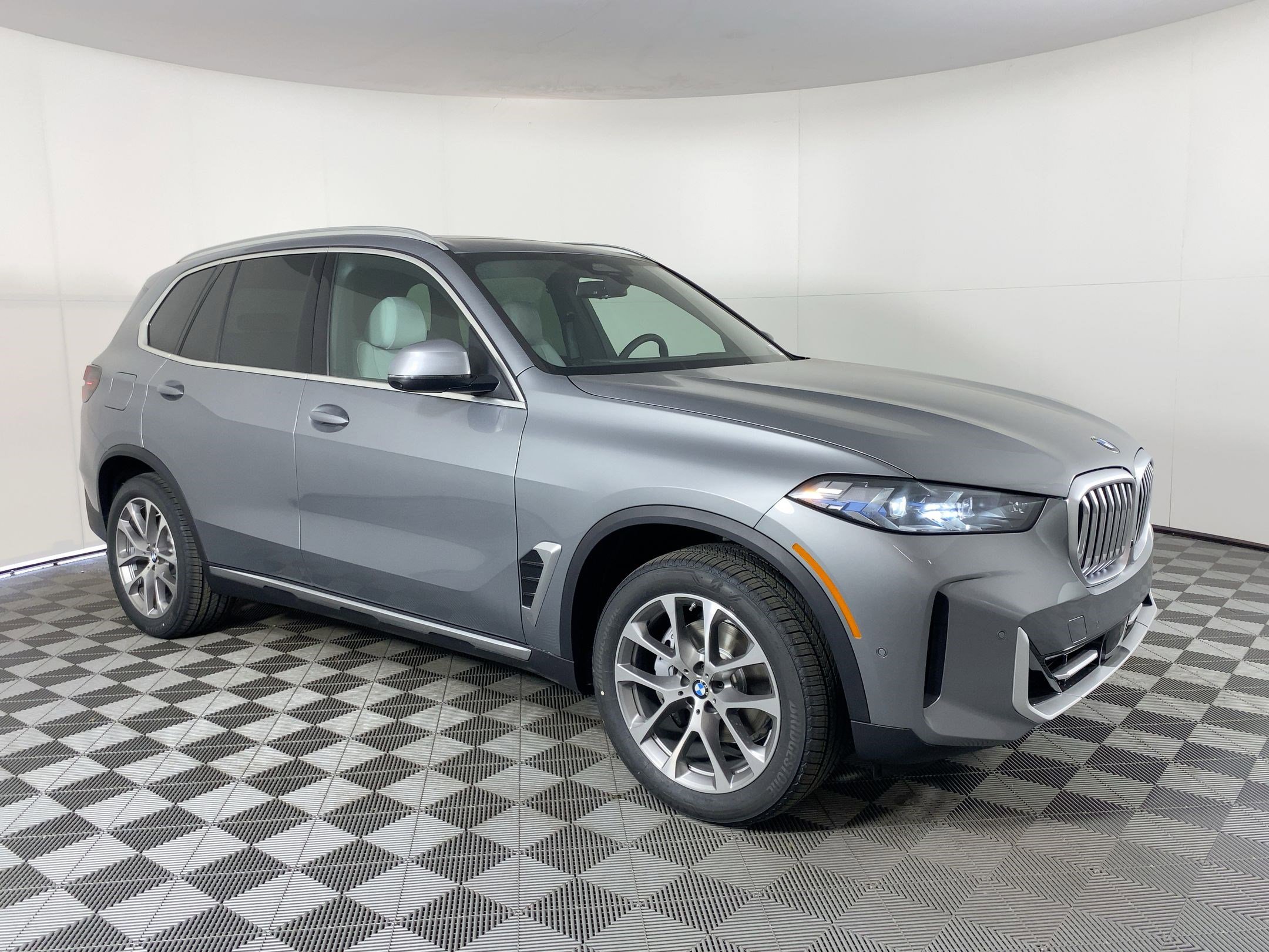 New 2026 BMW X5 sDrive40i w/ Premium Package image 6