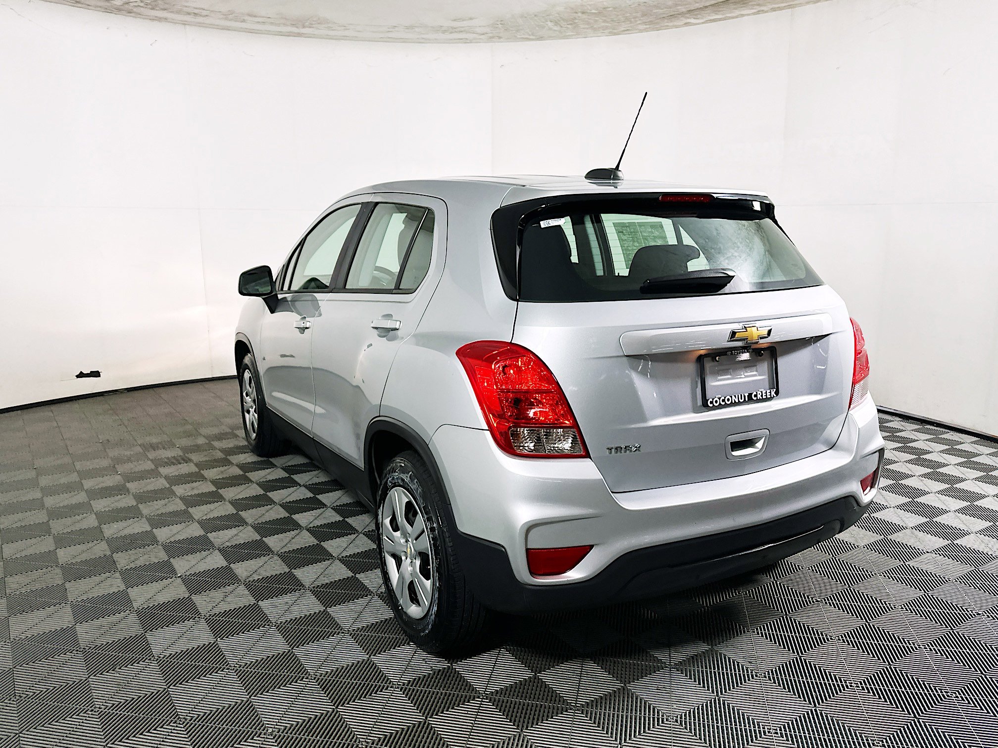 Used 2018 Chevrolet Trax LS FWD image 5