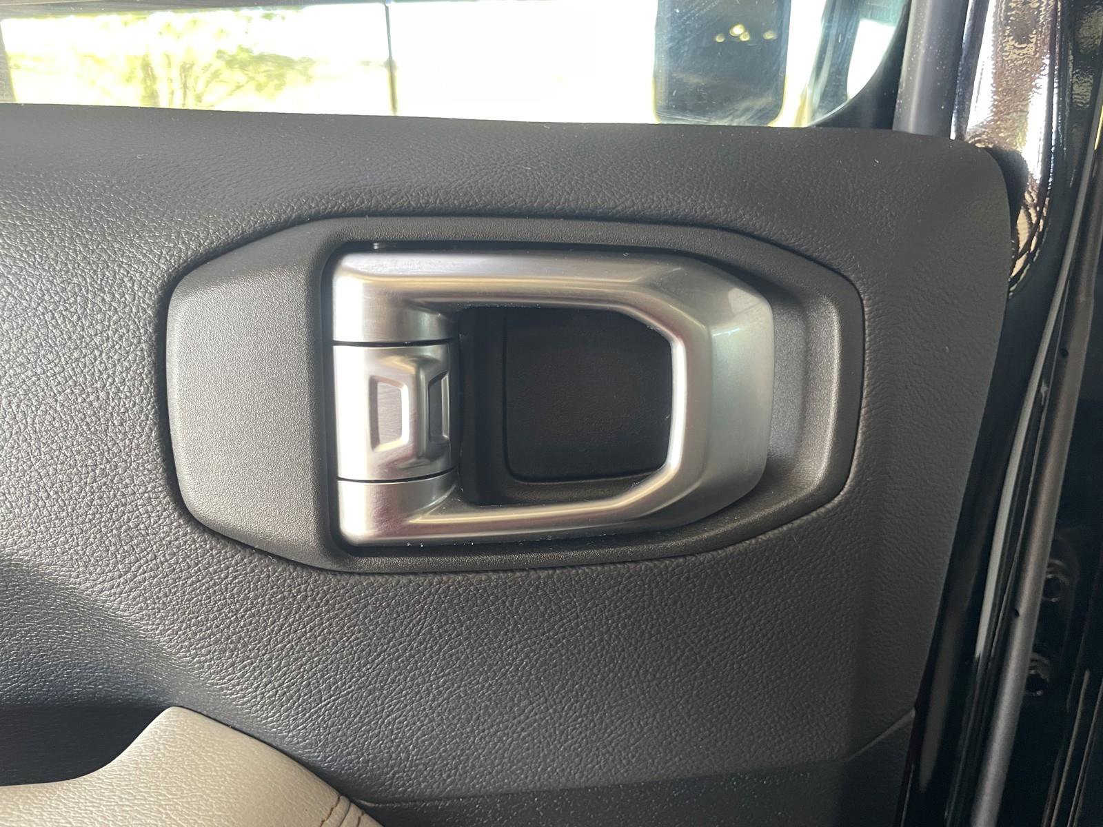 Used 2023 Jeep Gladiator Overland image 27