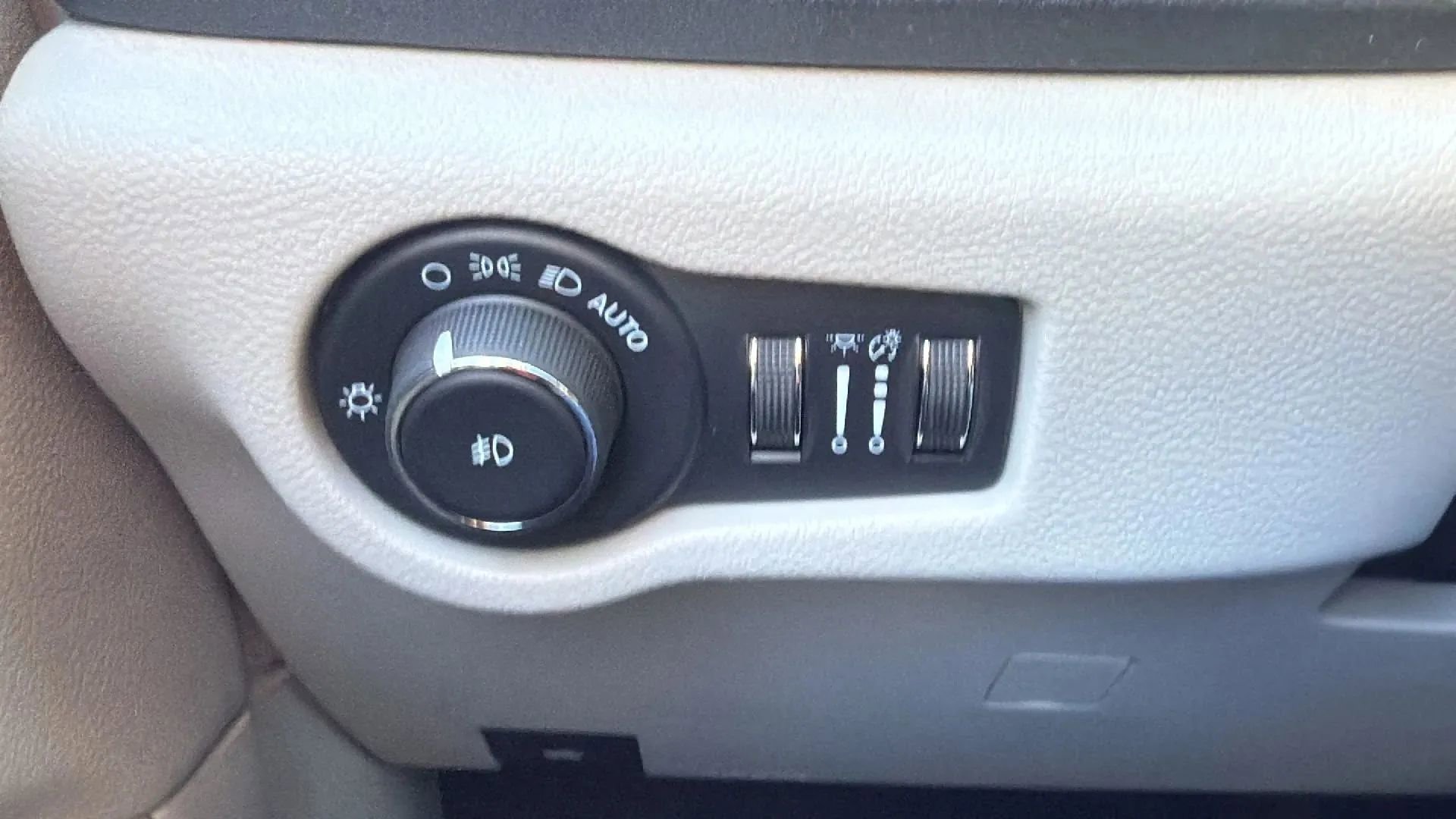 Used 2021 Chrysler Pacifica Touring-L image 15