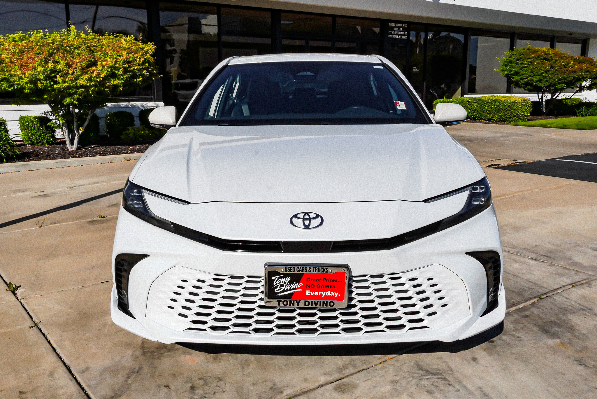 Used 2025 Toyota Camry XSE FWD image 3