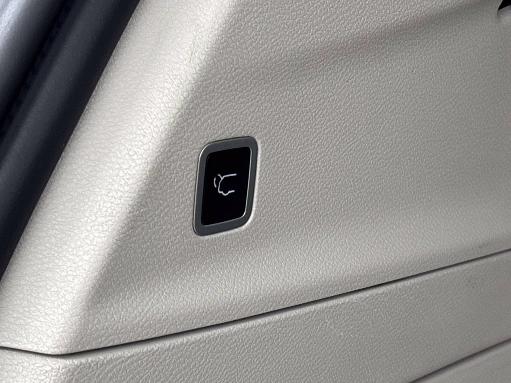 Used 2024 Chrysler Pacifica Touring-L FWD image 14