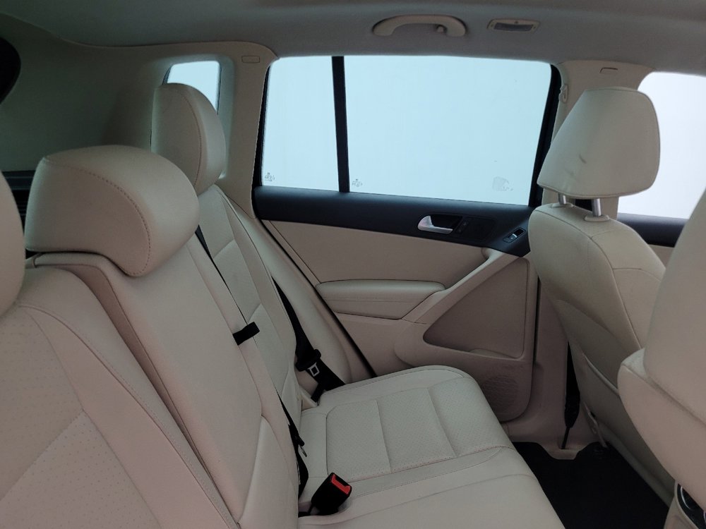 Used 2016 Volkswagen Tiguan SE image 19