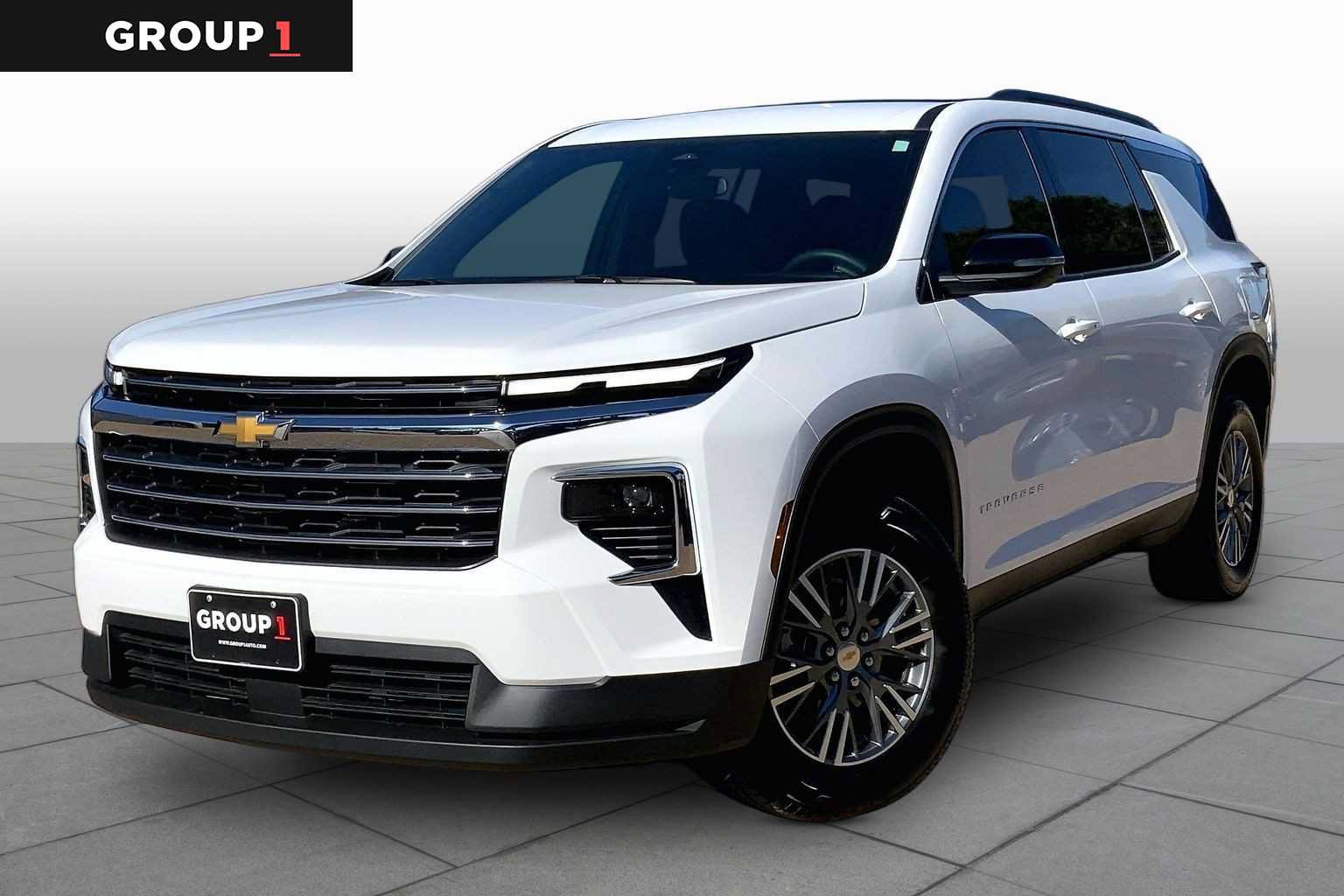 Used 2025 Chevrolet Traverse LT FWD image 1