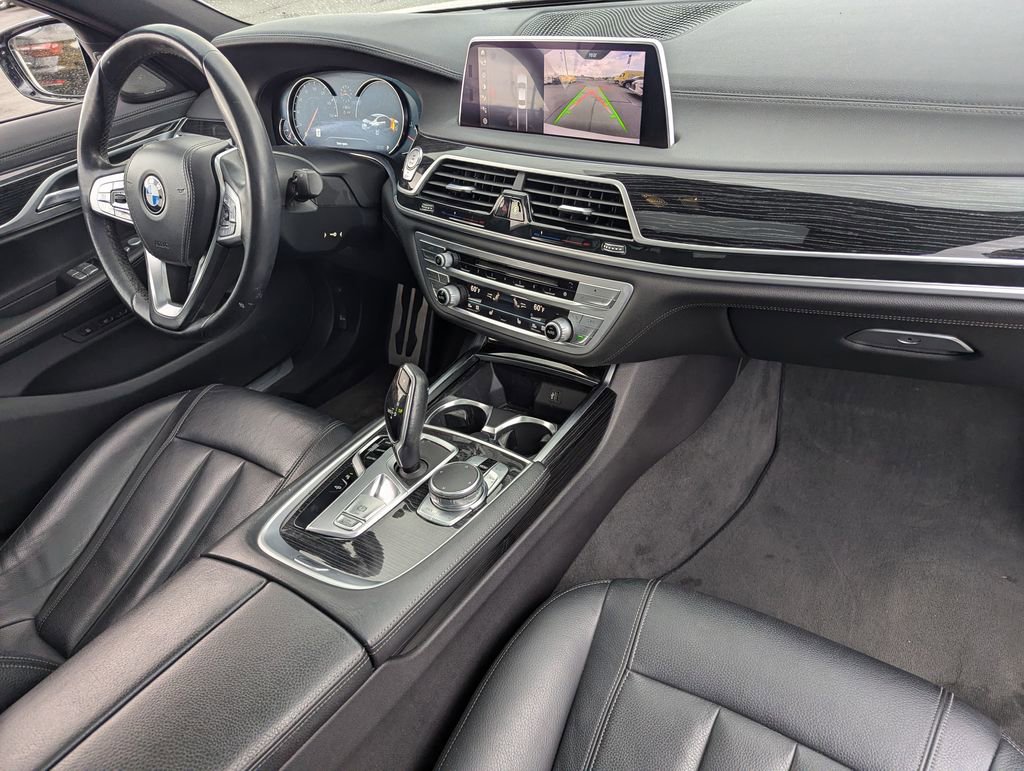 Used 2019 BMW 740i w/ M Sport Package RWD image 33