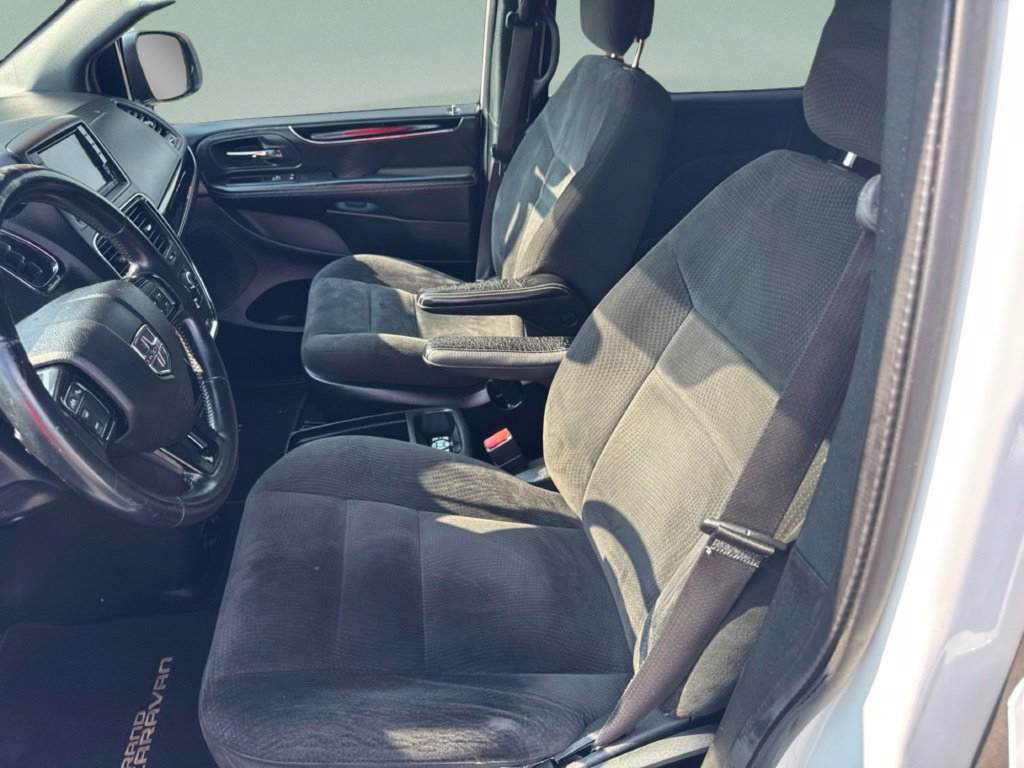 Used 2016 Dodge Grand Caravan SE FWD image 10