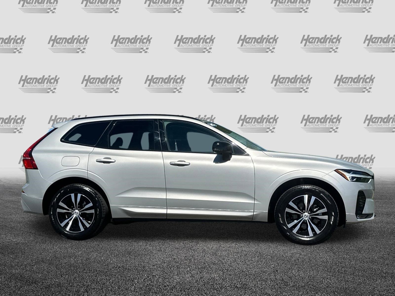 Used 2025 Volvo XC60 B5 Core image 3
