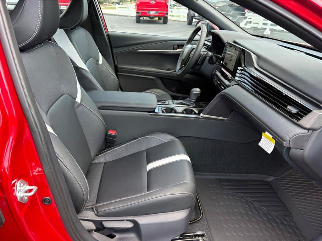 Used 2026 Toyota Camry SE w/ Convenience Package FWD image 6
