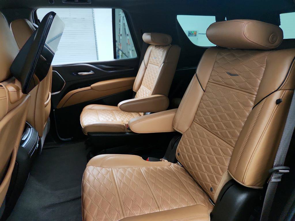 Used 2021 Cadillac Escalade Sport w/ LPO, ONYX Package AWD/4WD image 24
