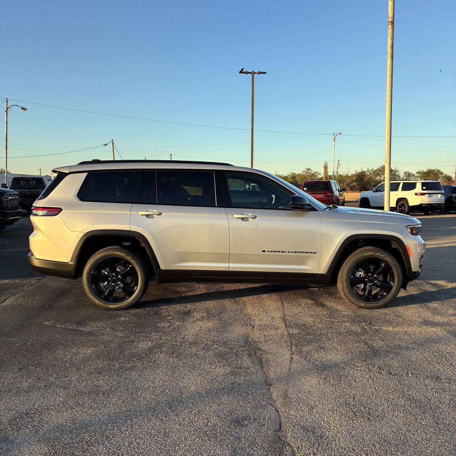 New 2025 Jeep Grand Cherokee L Limited w/ Black Appearance Package image 14
