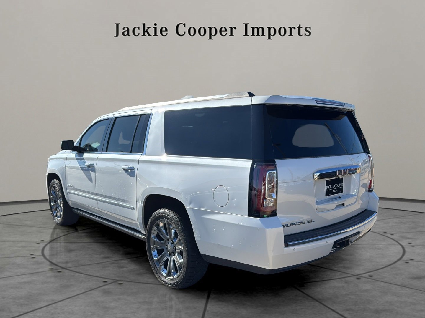 Used 2016 GMC Yukon XL Denali w/ Open Road Package image 3