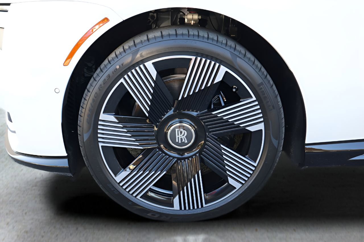 New 2026 Rolls-Royce Spectre image 12