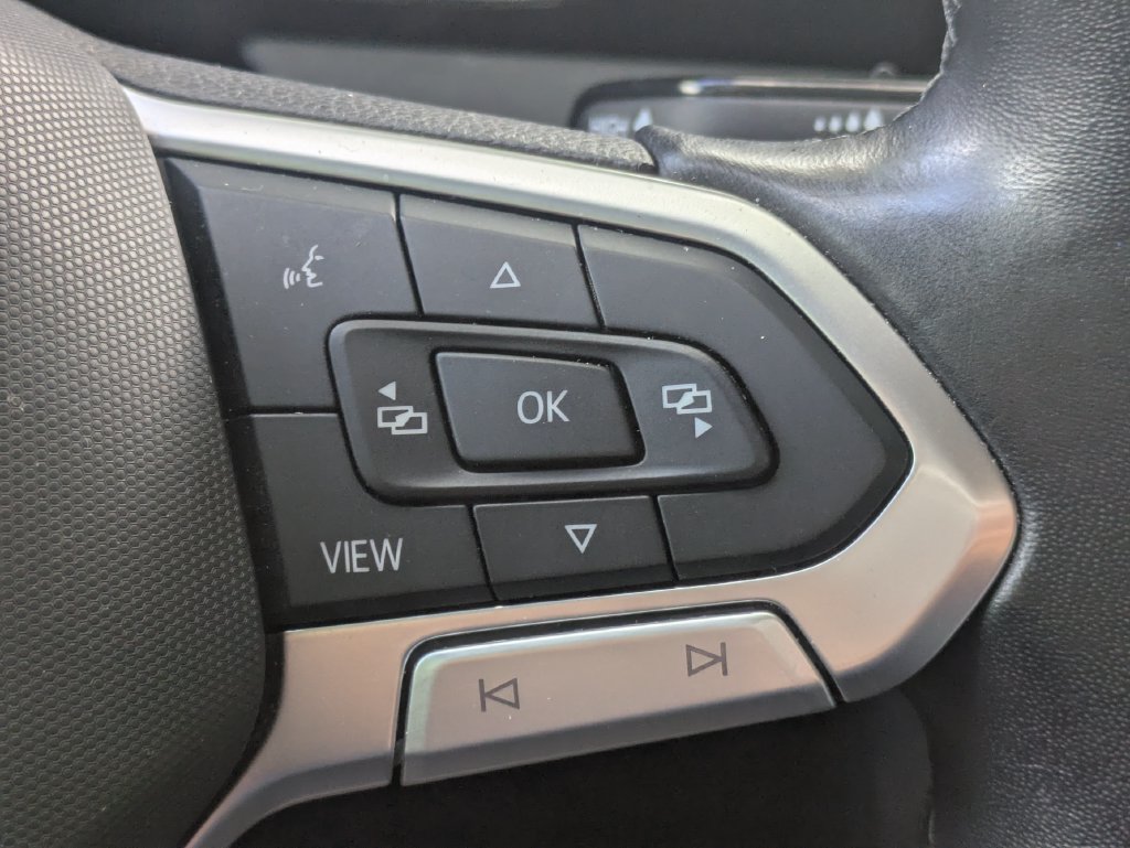 Used 2025 Volkswagen Jetta SE FWD image 39