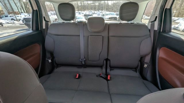 Used 2014 FIAT 500L Trekking w/ Popular Equipment Group image 21