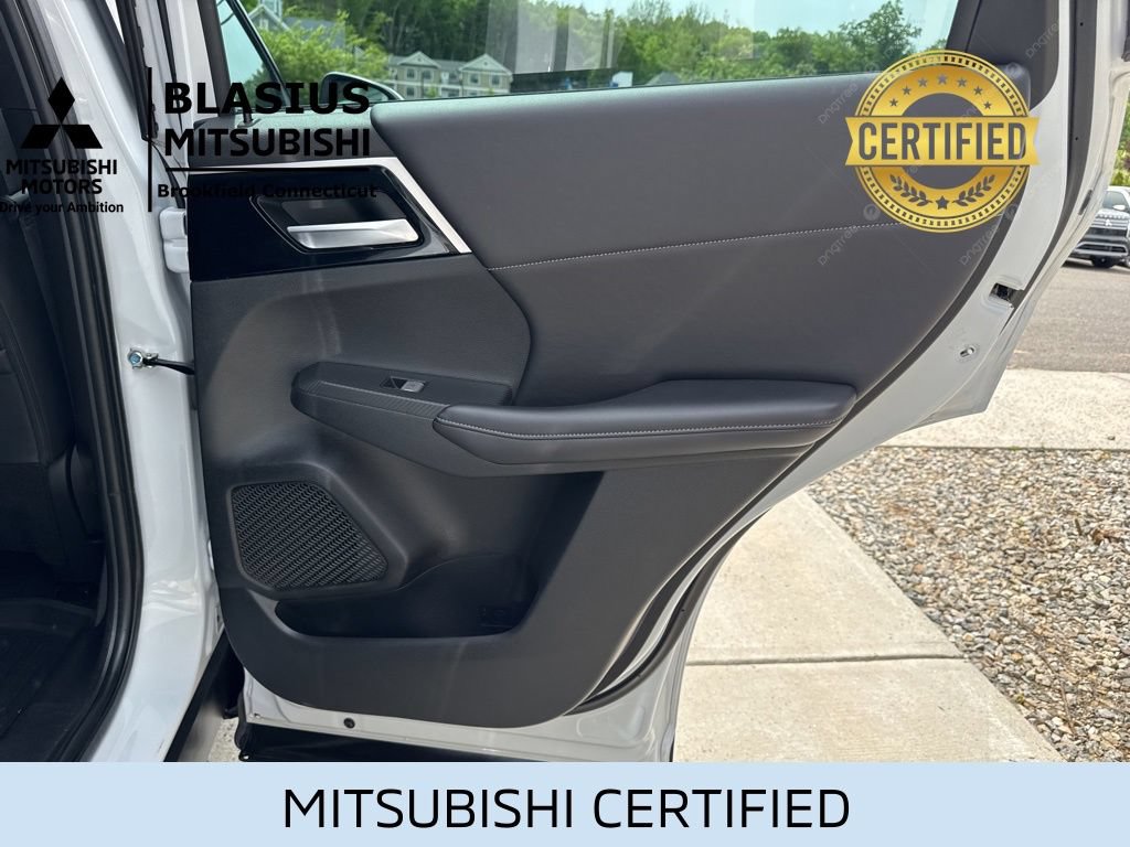 Used 2023 Mitsubishi Outlander 4WD Plug-In Hybrid image 41