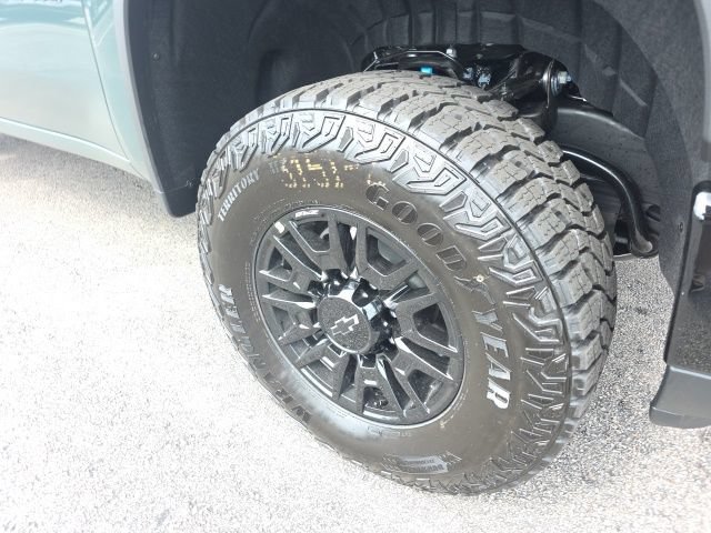 New 2026 Chevrolet Silverado 2500 ZR2 AWD/4WD image 9