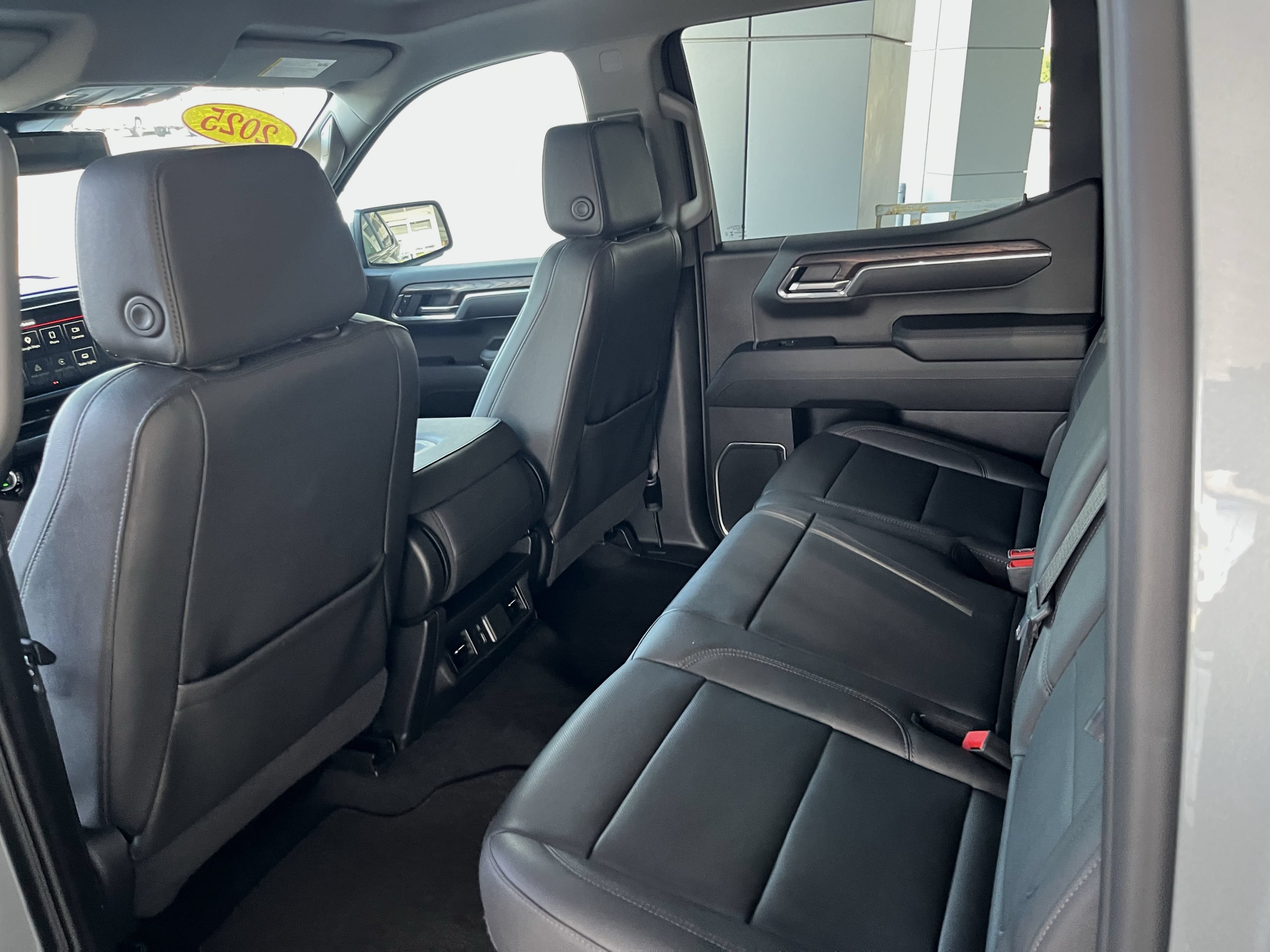 Used 2025 GMC Sierra 1500 SLT AWD/4WD image 8