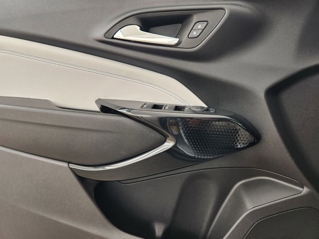 New 2026 Chevrolet Trax LT w/ Sunroof Package image 16