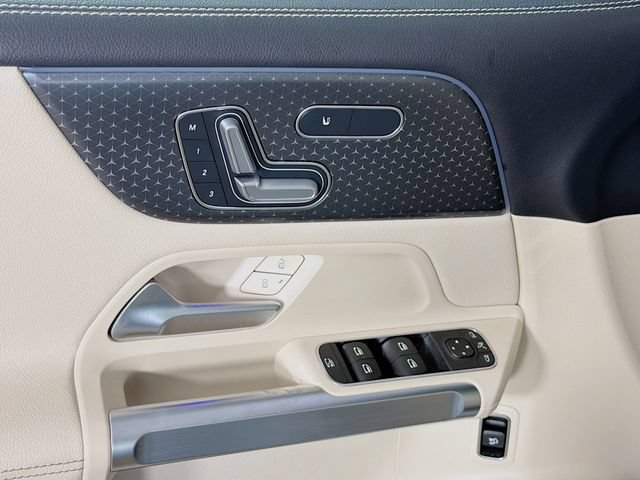 Used 2025 Mercedes-Benz GLB 250 image 21