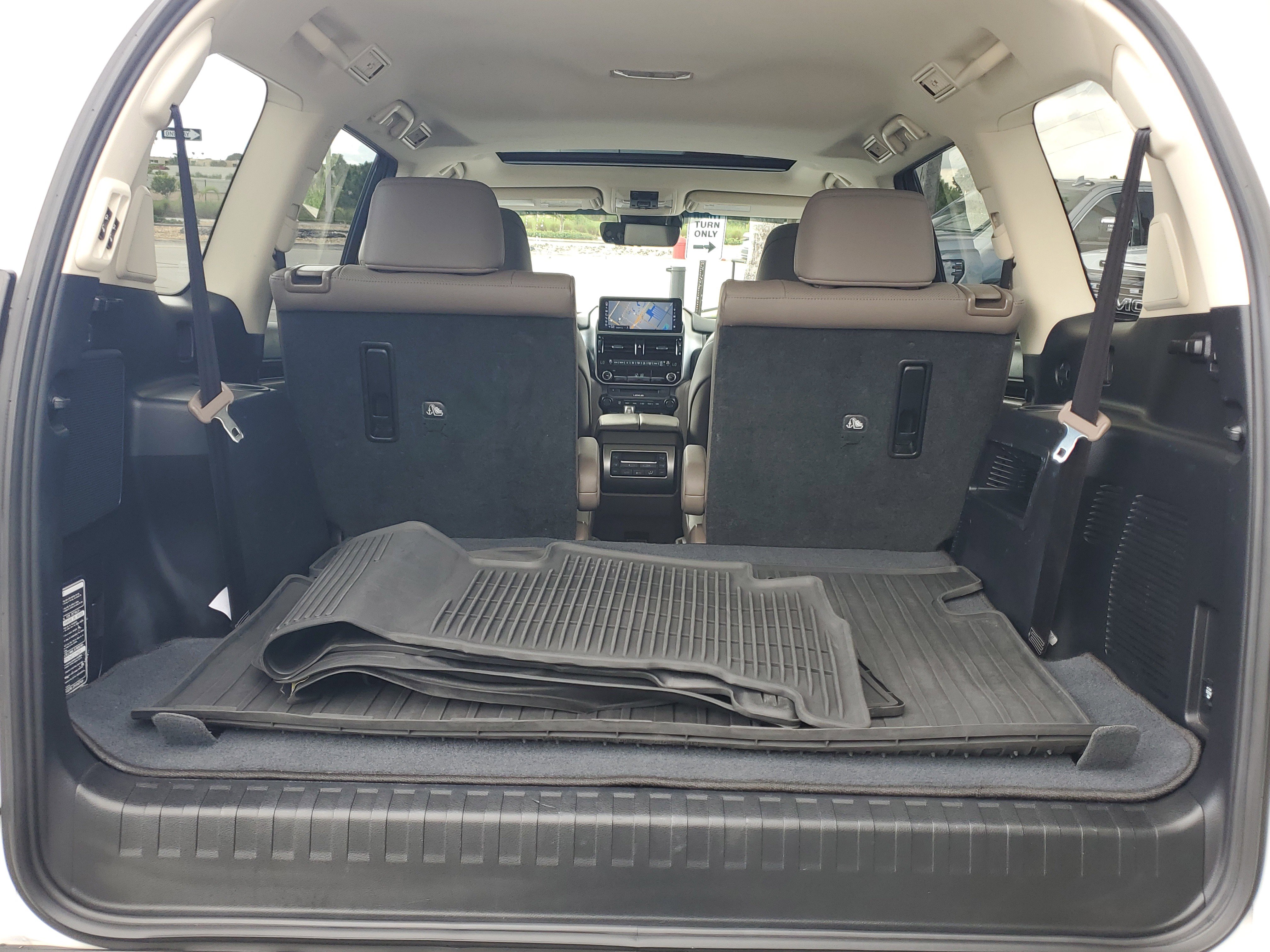 Used 2022 Lexus GX 460 Premium w/ Accessory Package image 18