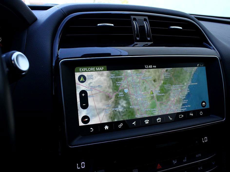Used 2020 Jaguar F-PACE Checkered Flag image 14