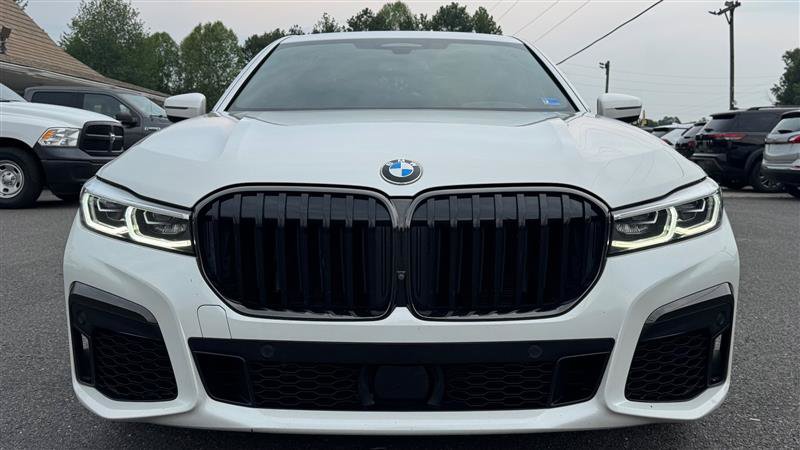 Used 2022 BMW 740i w/ M Sport Package RWD image 16