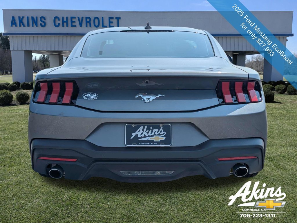 Used 2025 Ford Mustang Coupe RWD image 5