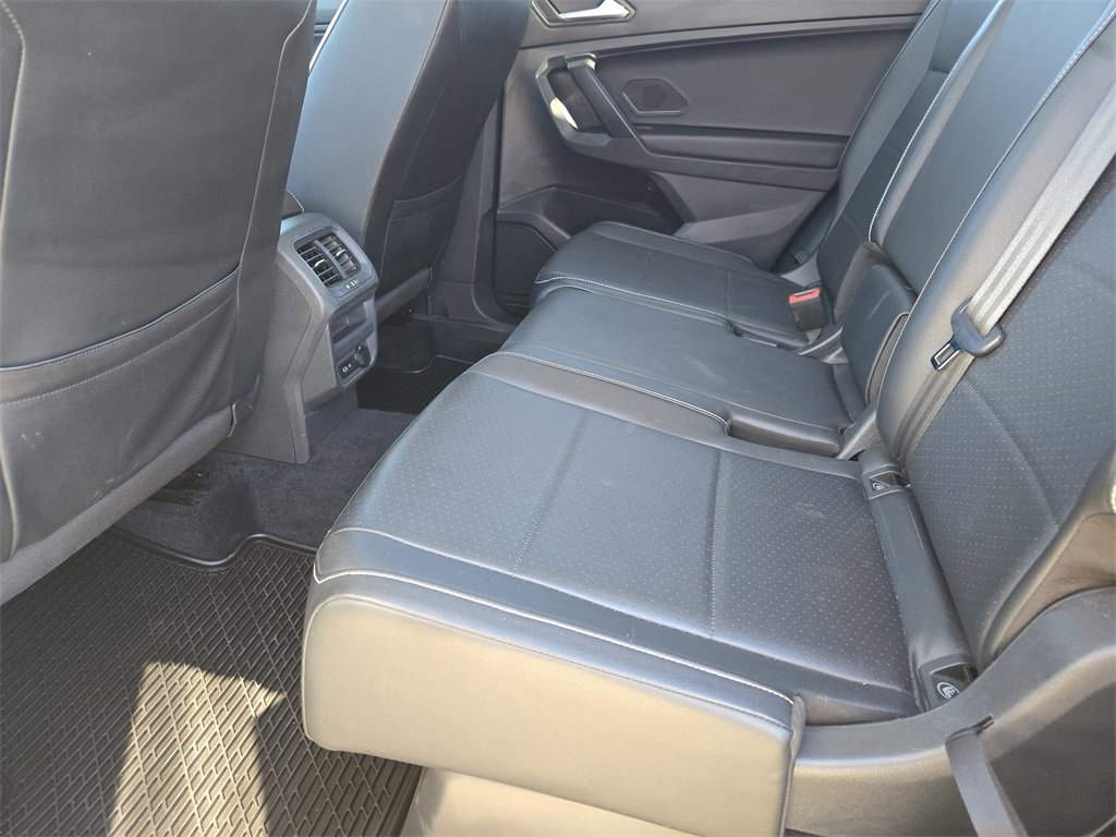 Used 2021 Volkswagen Tiguan SEL w/ 3-Row Tiguan MDO Package image 31