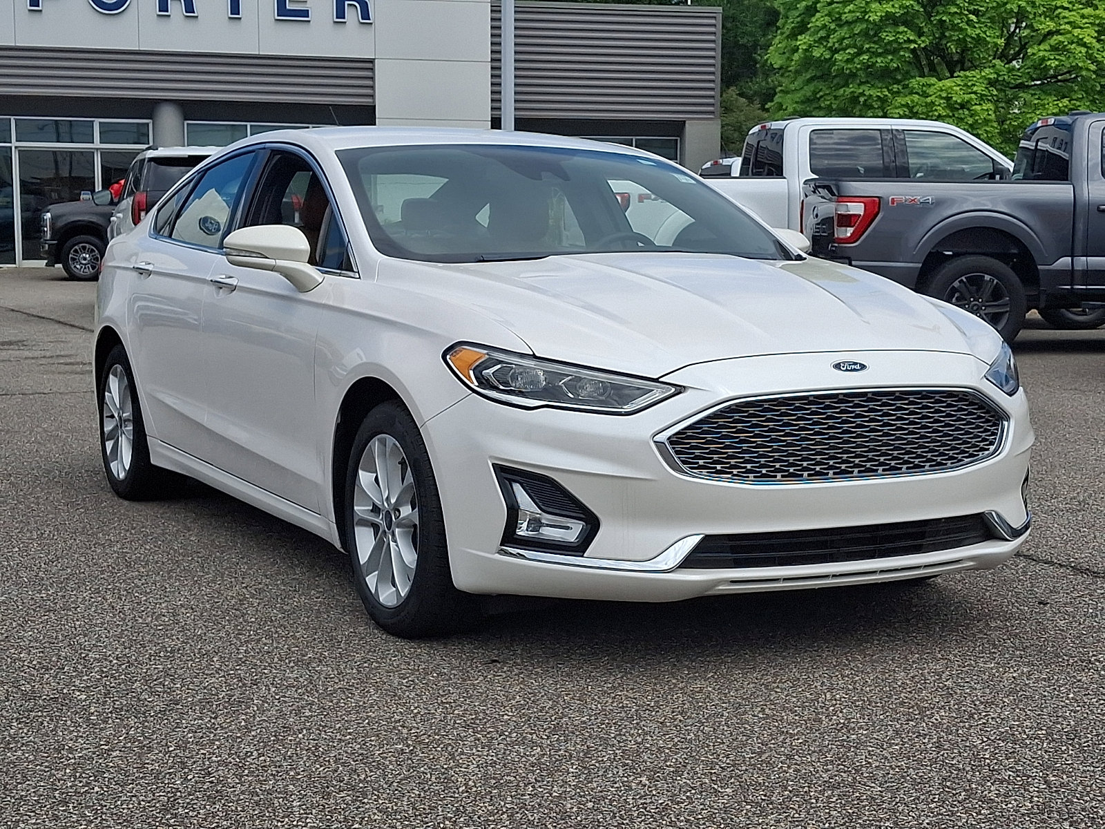 Used 2019 Ford Fusion Energi Titanium FWD image 2