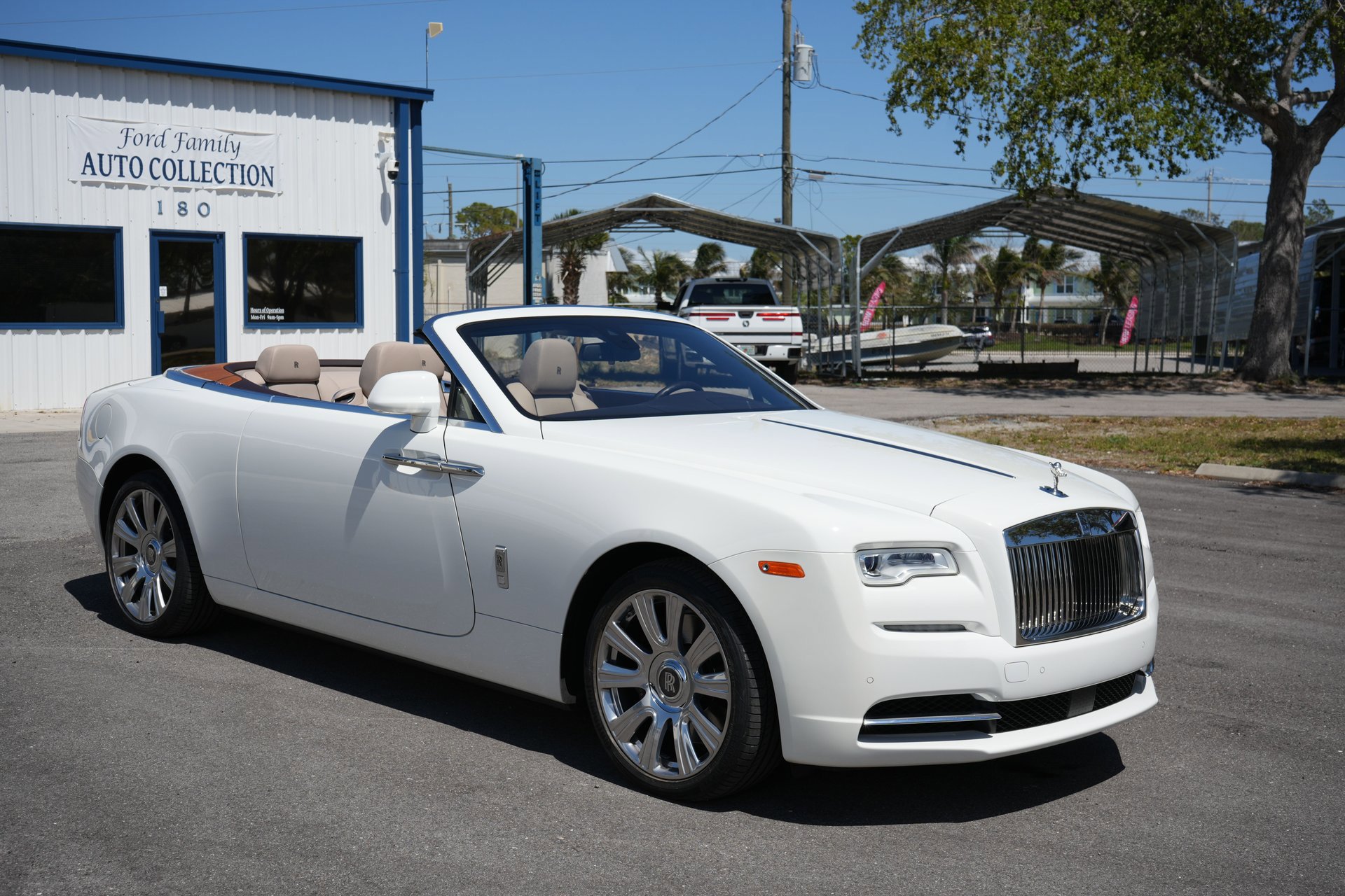 Used 2017 Rolls-Royce Dawn image 17
