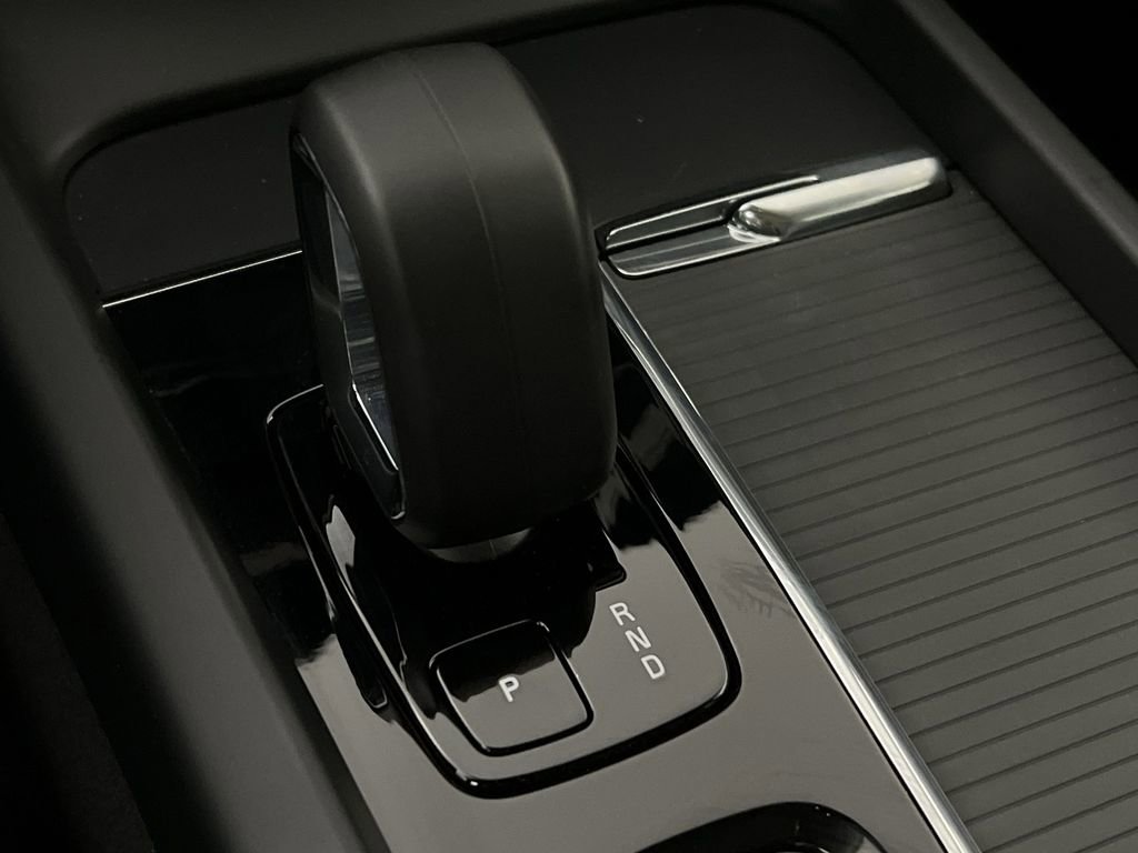 Certified 2025 Volvo XC60 B5 Core w/ Climate Package image 24