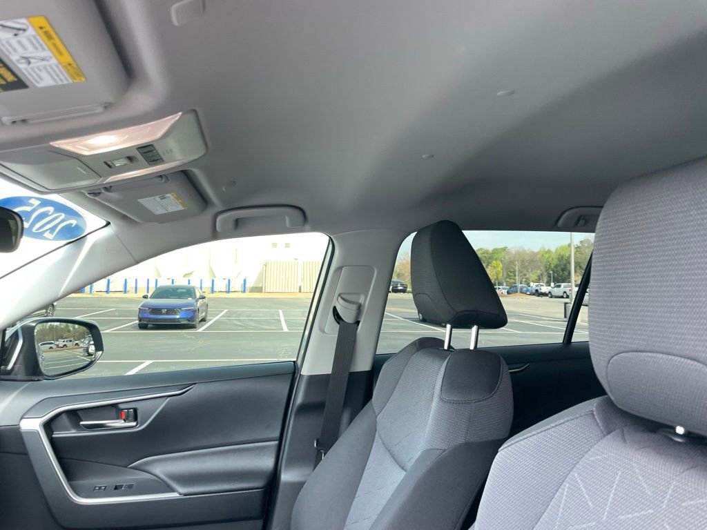 Used 2025 Toyota RAV4 XLE image 28