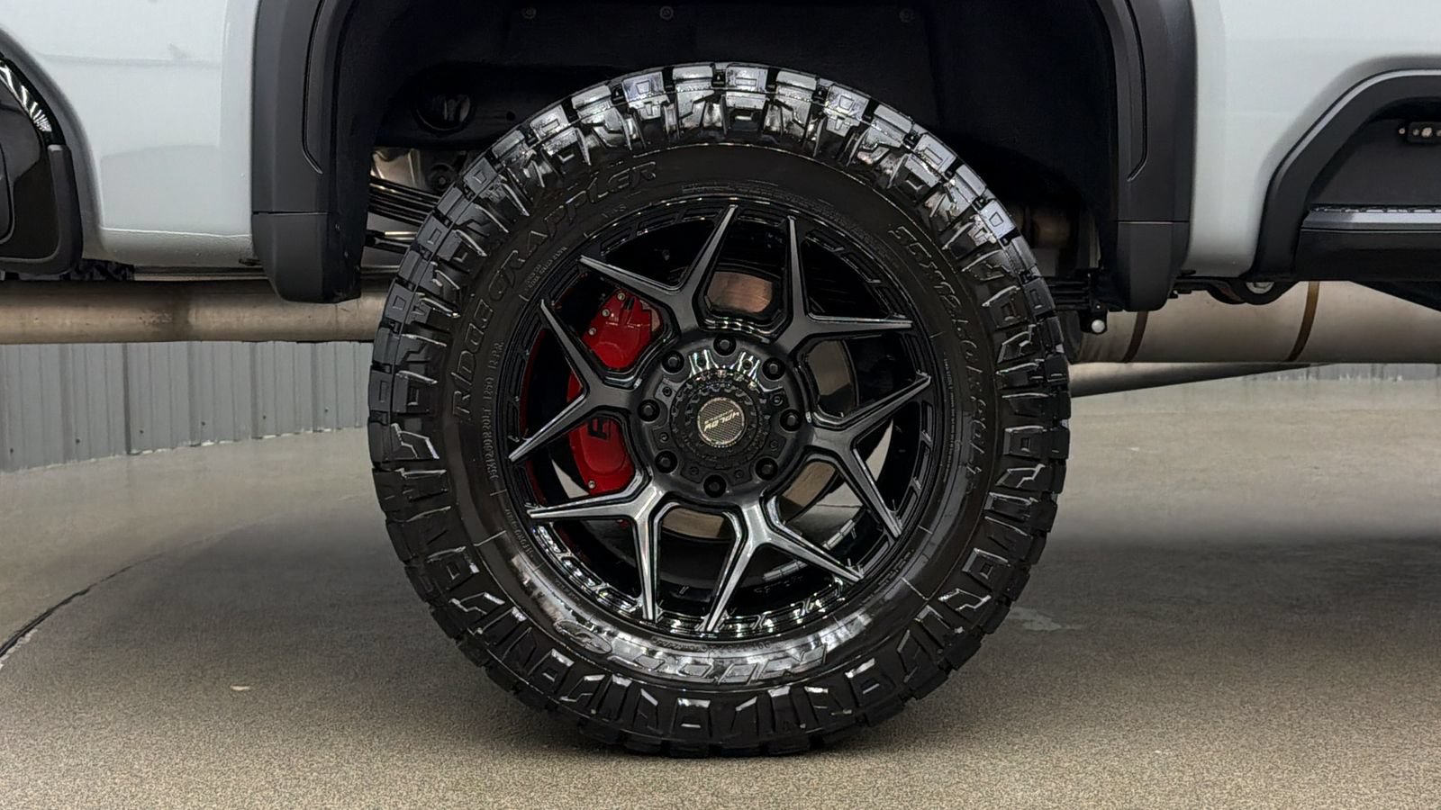 Used 2025 GMC Sierra 2500 AT4X AWD/4WD image 11