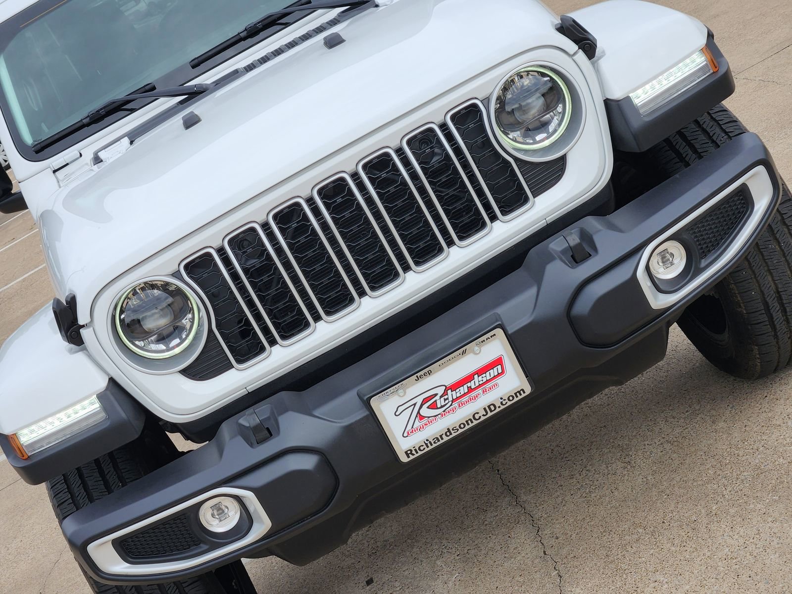 Used 2025 Jeep Wrangler Sahara w/ Safety Group image 14