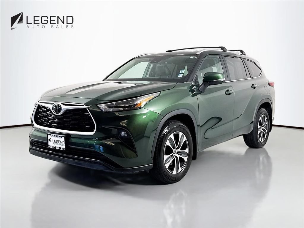 Used 2023 Toyota Highlander XLE AWD/4WD video 1